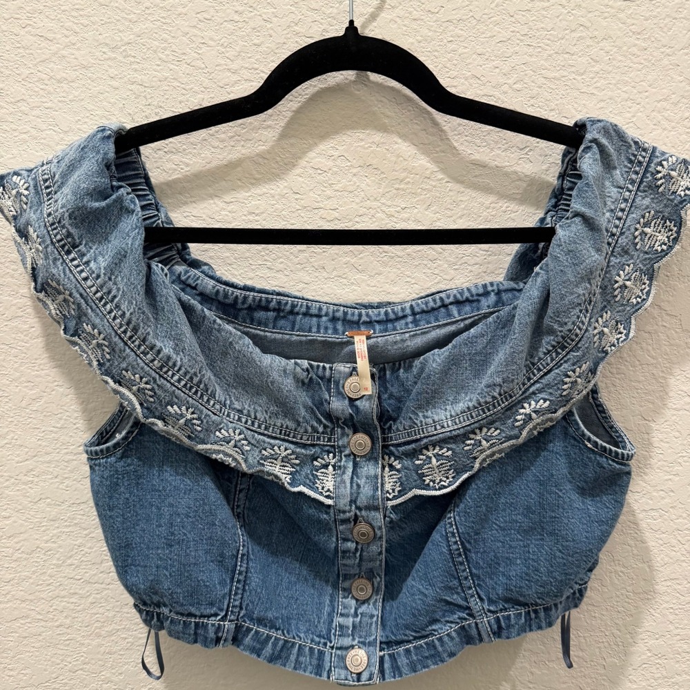 Free People Denim Crop Top Off Shoulder Embroidered Blue Button Front Size 12